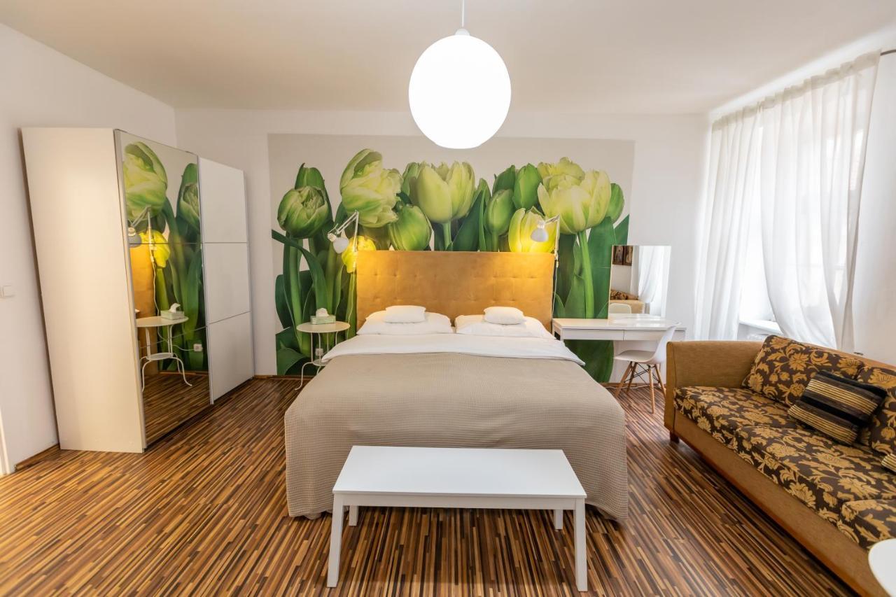Palac Daun - Studio Apartments Znojmo Bagian luar foto