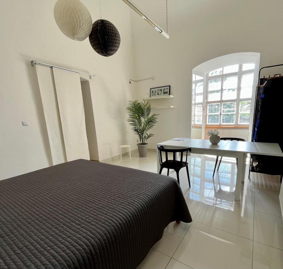 Palac Daun - Studio Apartments Znojmo Bagian luar foto